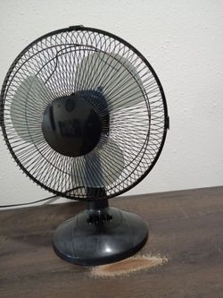 Black Oscillating Desk Fan very powerful