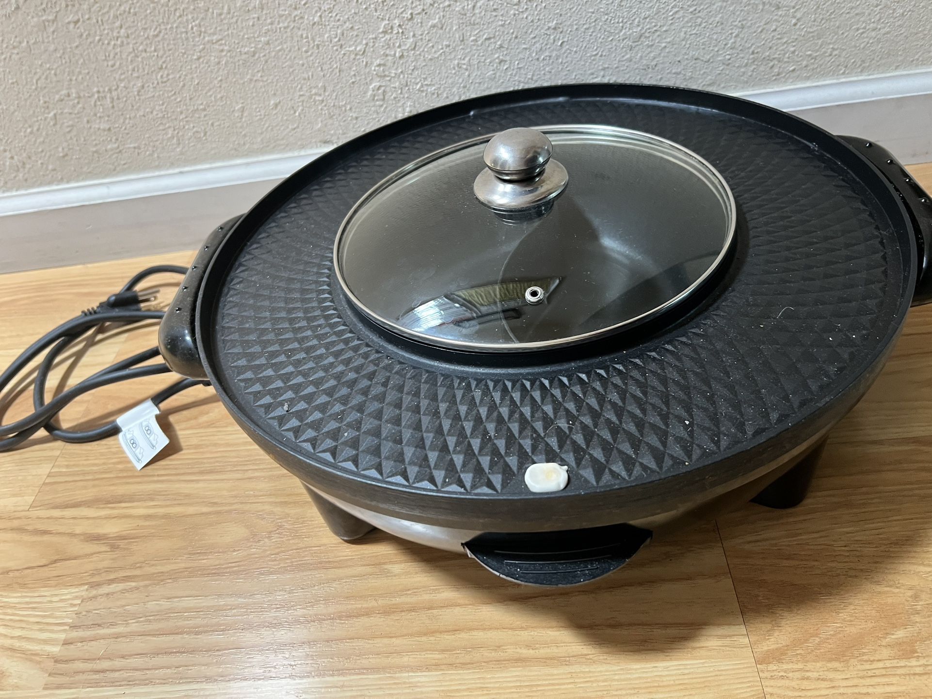 ZSMLB Electric Grill Korean BBQ Hot Pot (almost New)