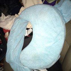 Lnew Baby nursing pillow very nice only $25