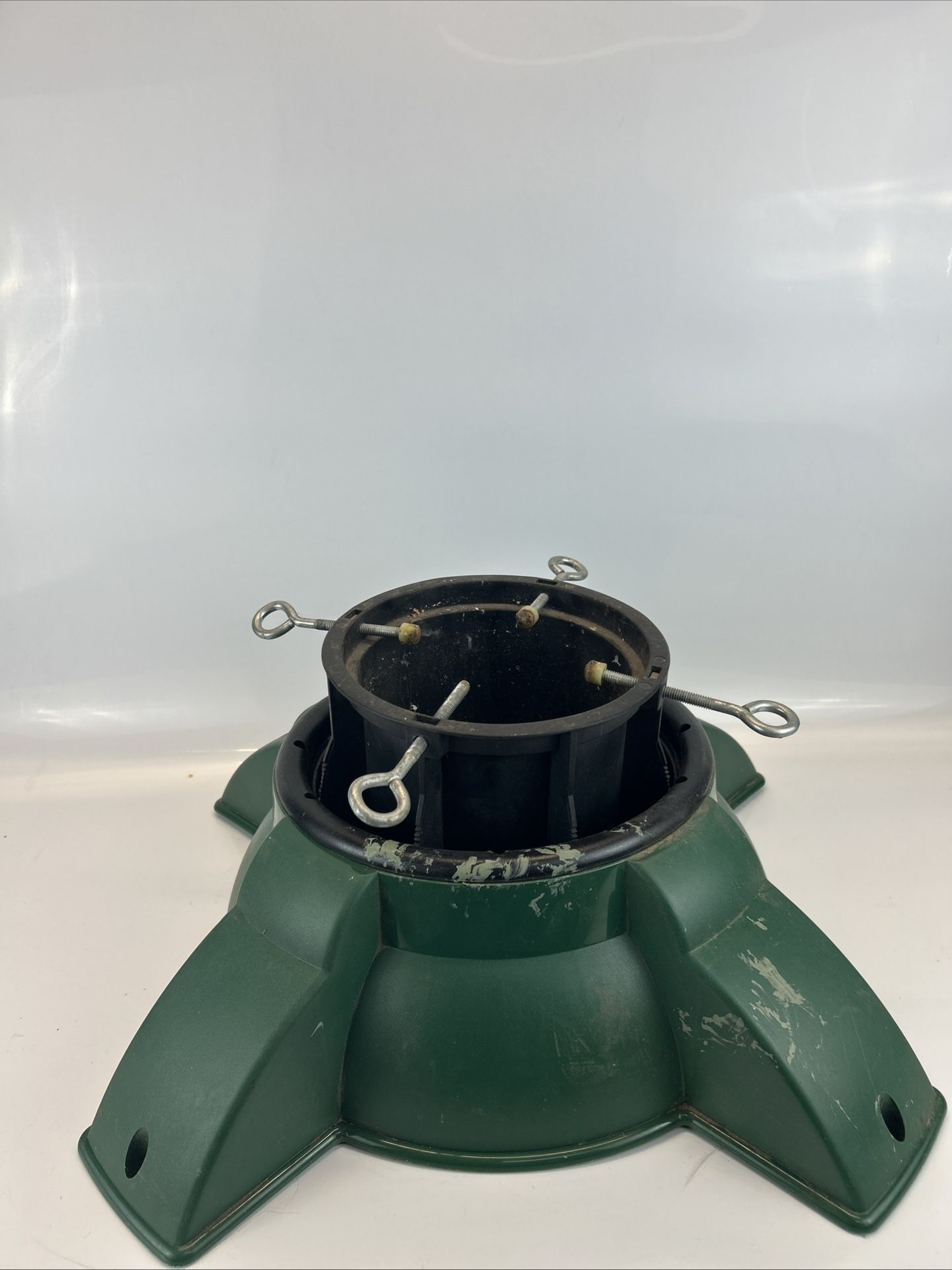 Pivot Point 360 Rotating Christmas Tree Stand – 9' Max Height – Paint Marks