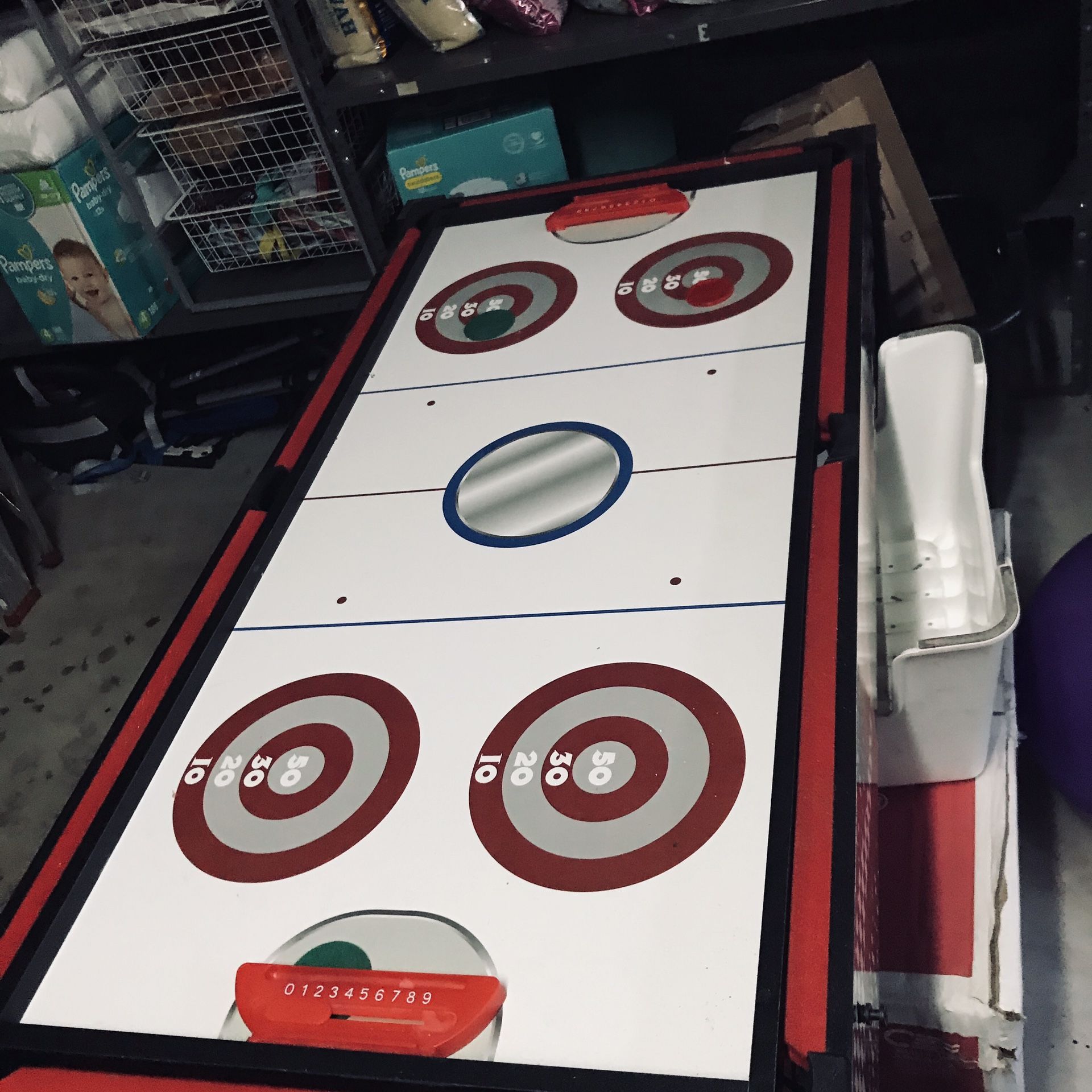 Air hockey table with bleard