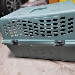 PETSMATE DELUXE HARD-SIDED CRATE