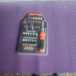 Tool Essentials 29 PC Ratcheting Screwdriver Set