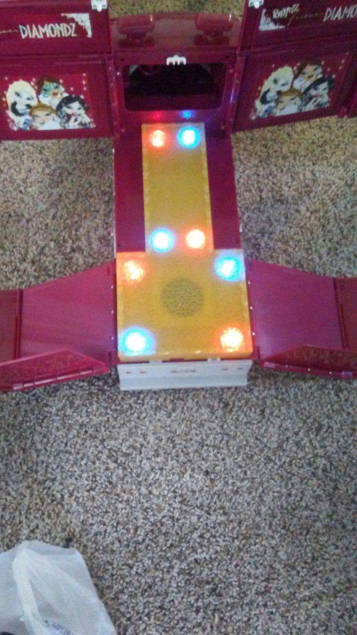 Bratz Forever Diamondz Semi Truck. Radio- dance floor with lights and more