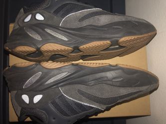 “ Utility black” YEEZY SIZE 12