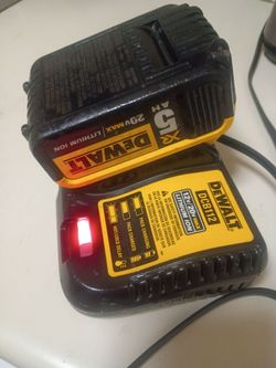 DeWalt DCB112 12V/20V Charger with Battery