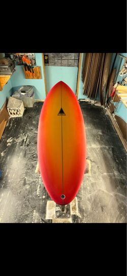 Mid Twin Fin Surfboard