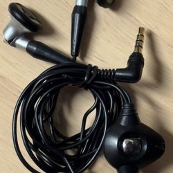 🎧 Earbuds / Earphones with 3.5mm Jack and Mute Button (new)