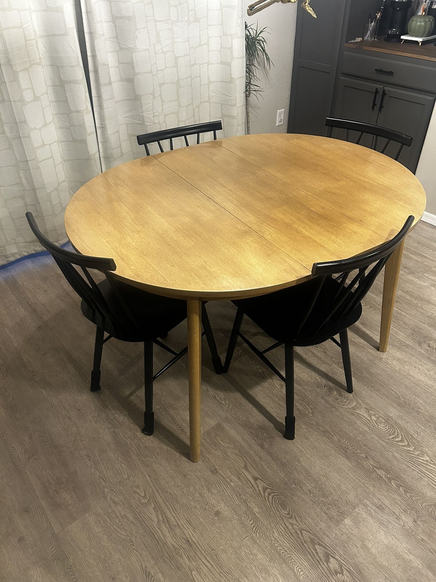 Dining Table With 4 Metal Chairs