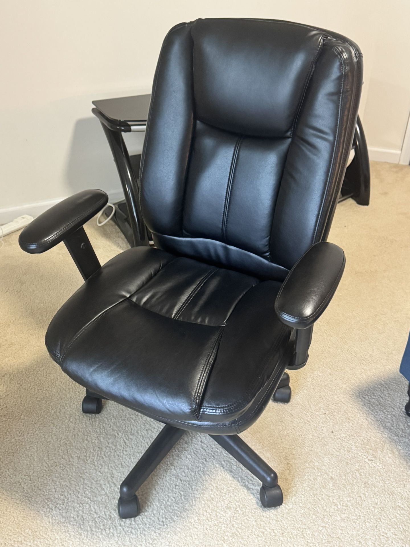 Black Leather Executive Office Chair – Excellent Condition