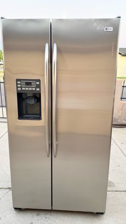 REFRIGERATOR GE COUNTER DEEP STAINLESS STEEL
