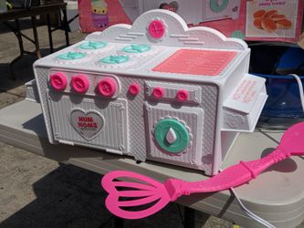 Nun noms baking over