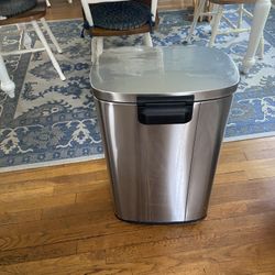 Trash Can step On 30 Gallon 