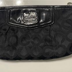 Coach wristlet, used good condition.