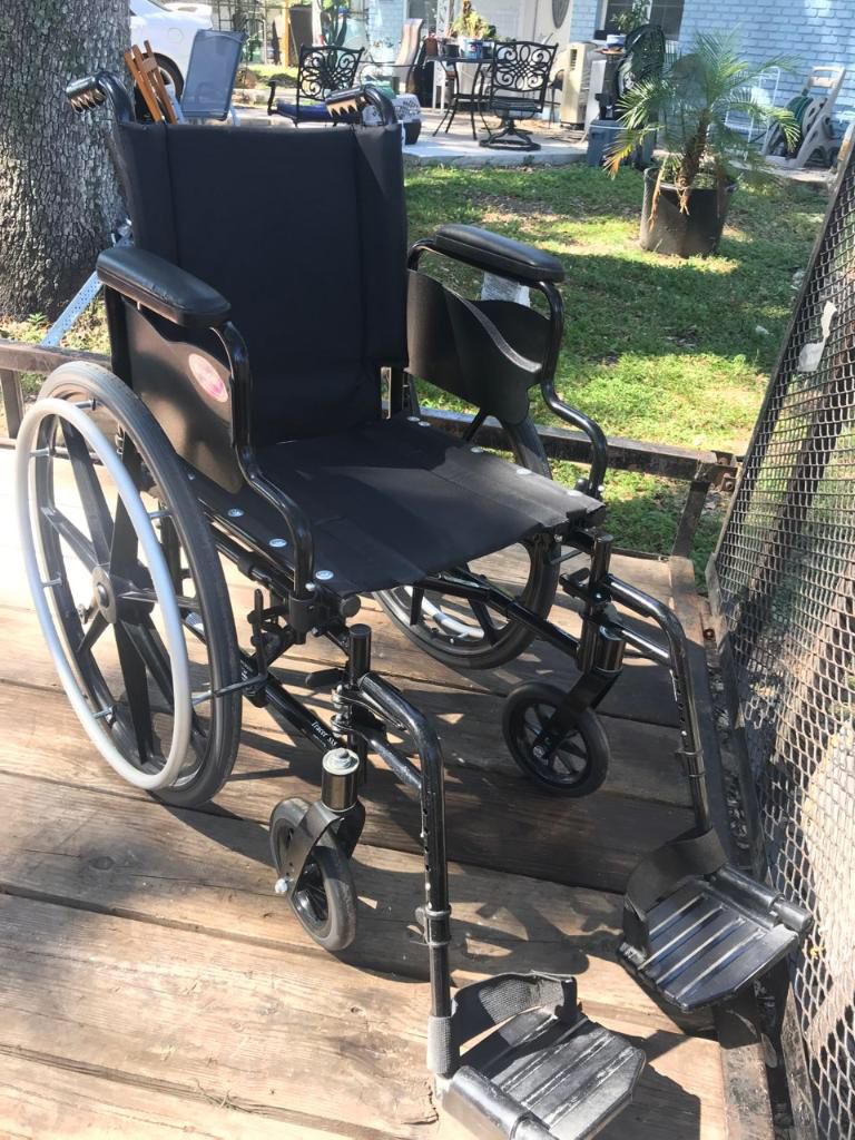 NEW WHEELCHAIR LIGHT WEIGHT WORK FOR KIDS O SKINNY PERSON 