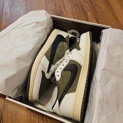 Travis scott medium olive size 12