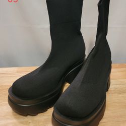 Black Platform Boots, size 7, new (09)