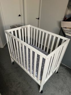 Dream on Me Jett Foldable Mini Crib