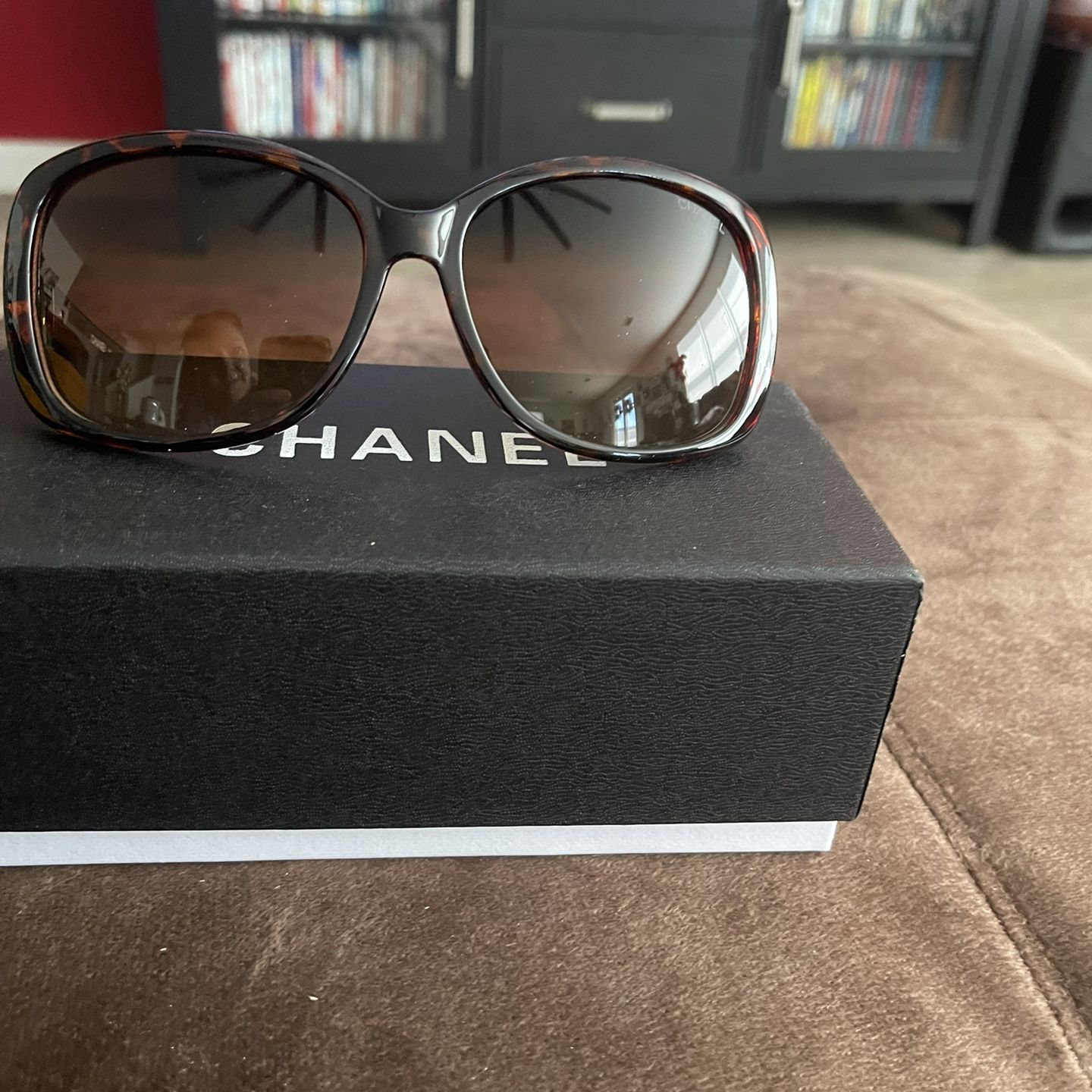 New Chanel Pearl Tortoise Sunglasses for Sale in Crestview, FL