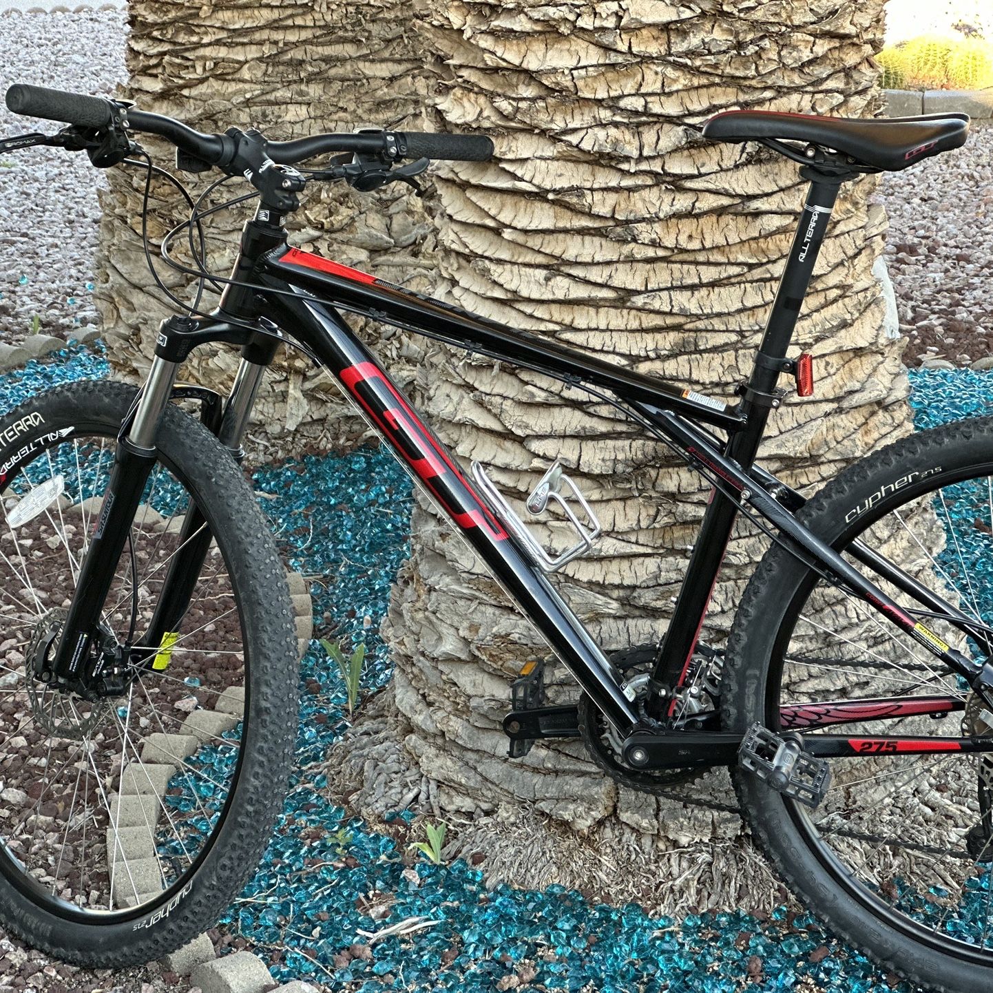 GT  Avalanche Size Medium Mountain Bike $250