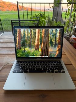 MacBook Pro 13-Inch 8GB RAM Intel i5 250GB SSD