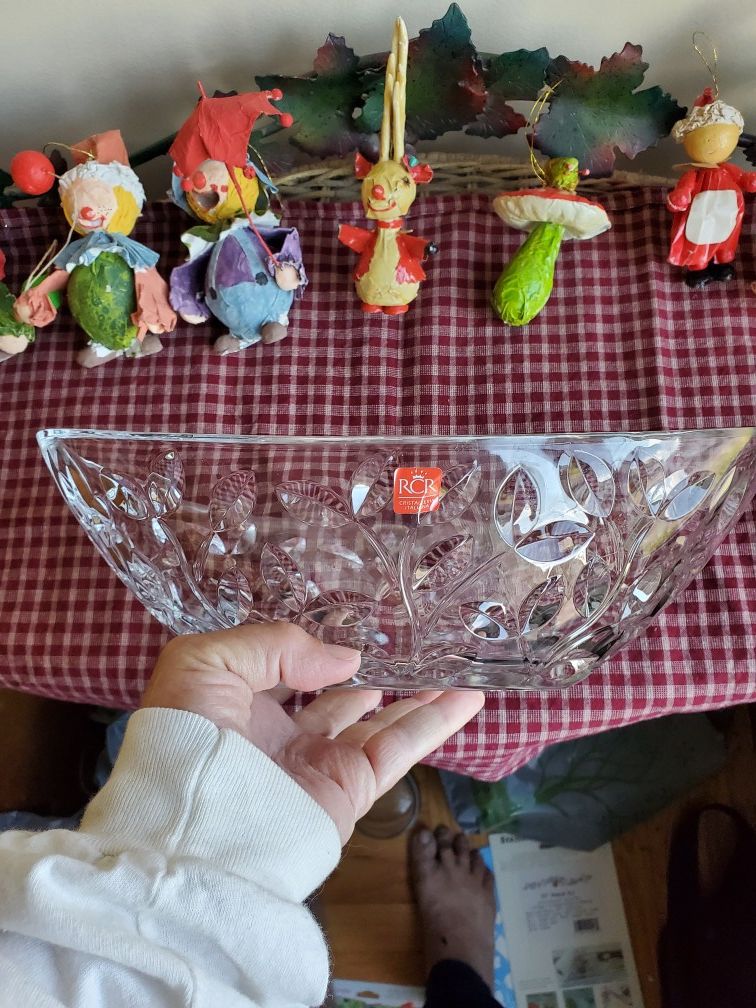 RCR LAURUS CRYSTAL CENTERPIECE BOWL.