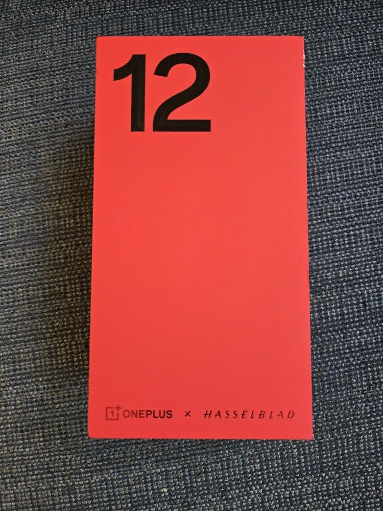 Like New OnePlus 12: 115 GB Of Storage And 16 GB Of Memory. Dual SIM And Unlocked. Send Me Offer