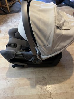 Nuna Baby Car Seat With Base