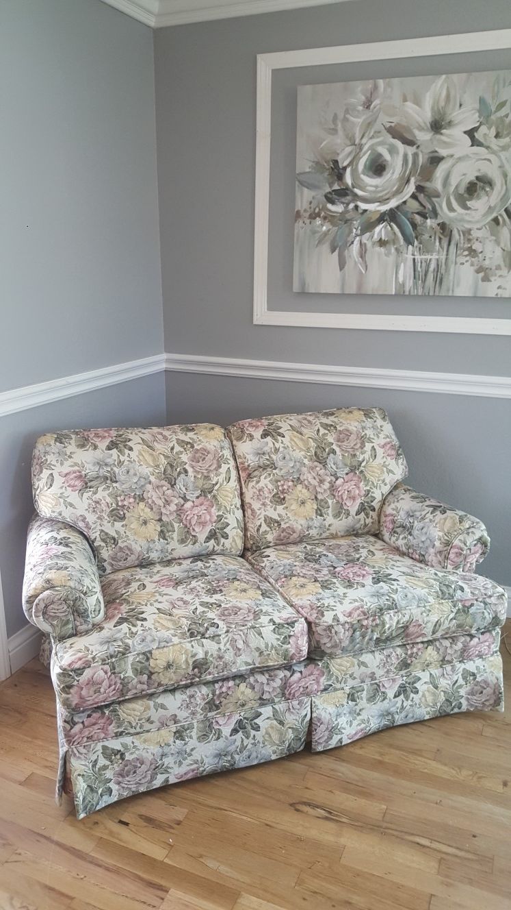 Floral print sofa and loveseat made by Flexsteel furniture