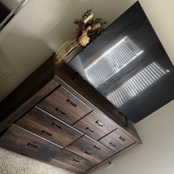 Wooden King Furniture Set