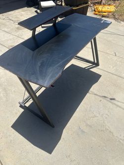 Gaming desk