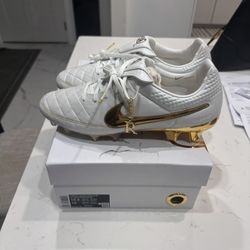 Ronaldihno Touch of Gold Tiempo Cleats