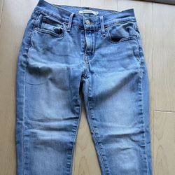 Levi’s 710 Super Skinny Jeans 27x28