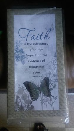 Hanging pic for wall new for $3