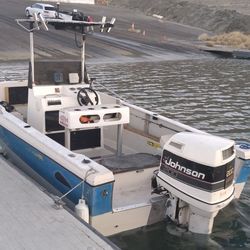 2000 Crusier 23' Center Consel 