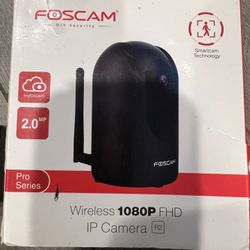 $40 1 Foscam Wireless… 1080p FHD ip Indoor Pan Tilt Security Cameras new in the box