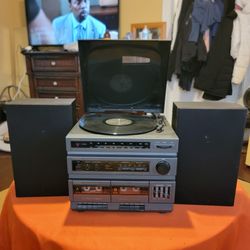 Goldstar 1990s Turntable With Dual Cassette And AM/FM Radio Stereo System