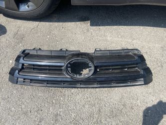 Toyota Highlander Front Bumper Upper Grille OEM 2017-2019