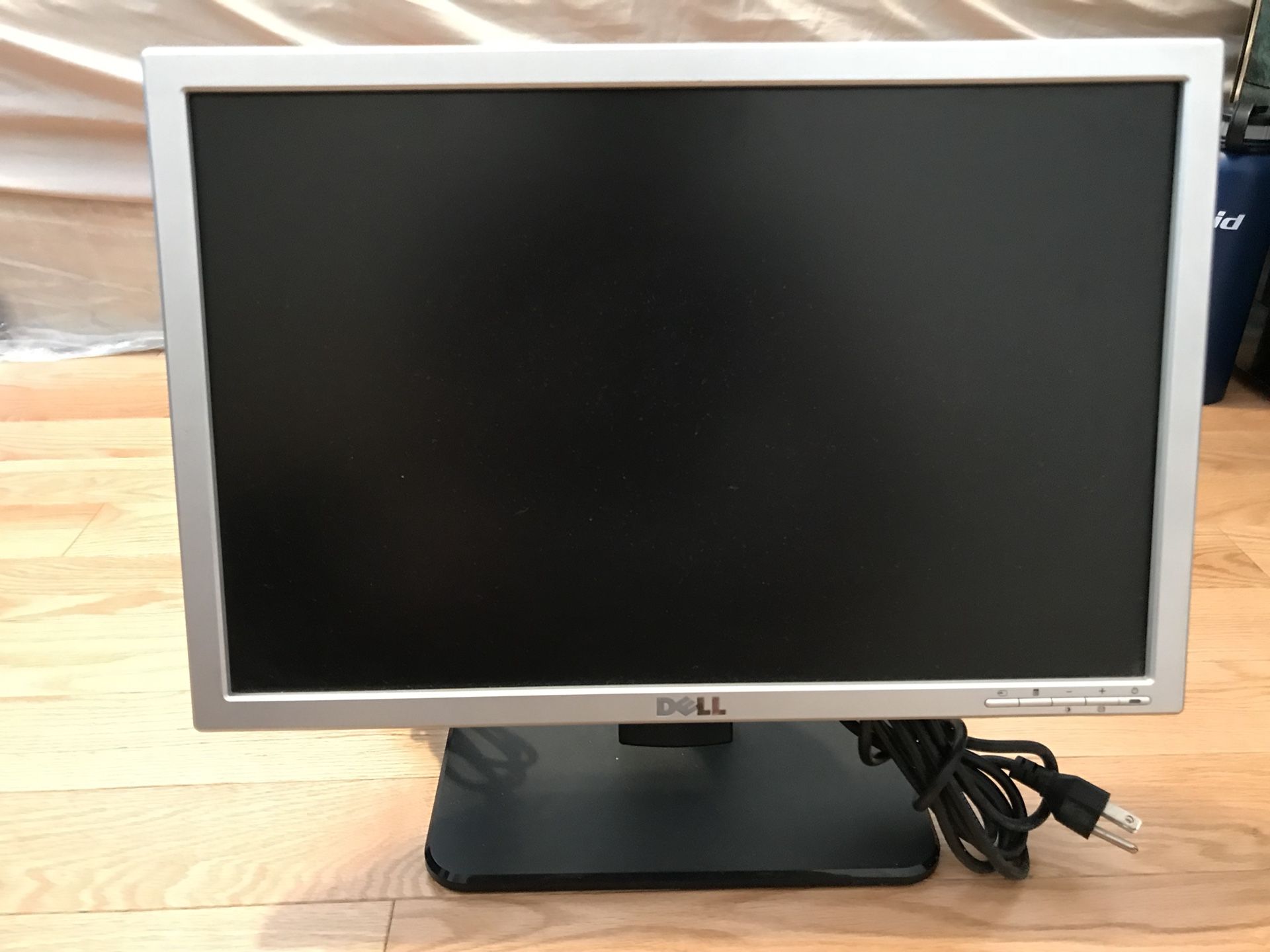 19” DELL COMPUTER MONITOR