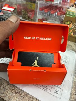 Michel Jorden’s mini shoe box with giftcard inside