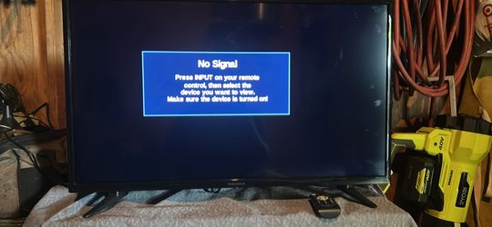 Insignia tv 28 in