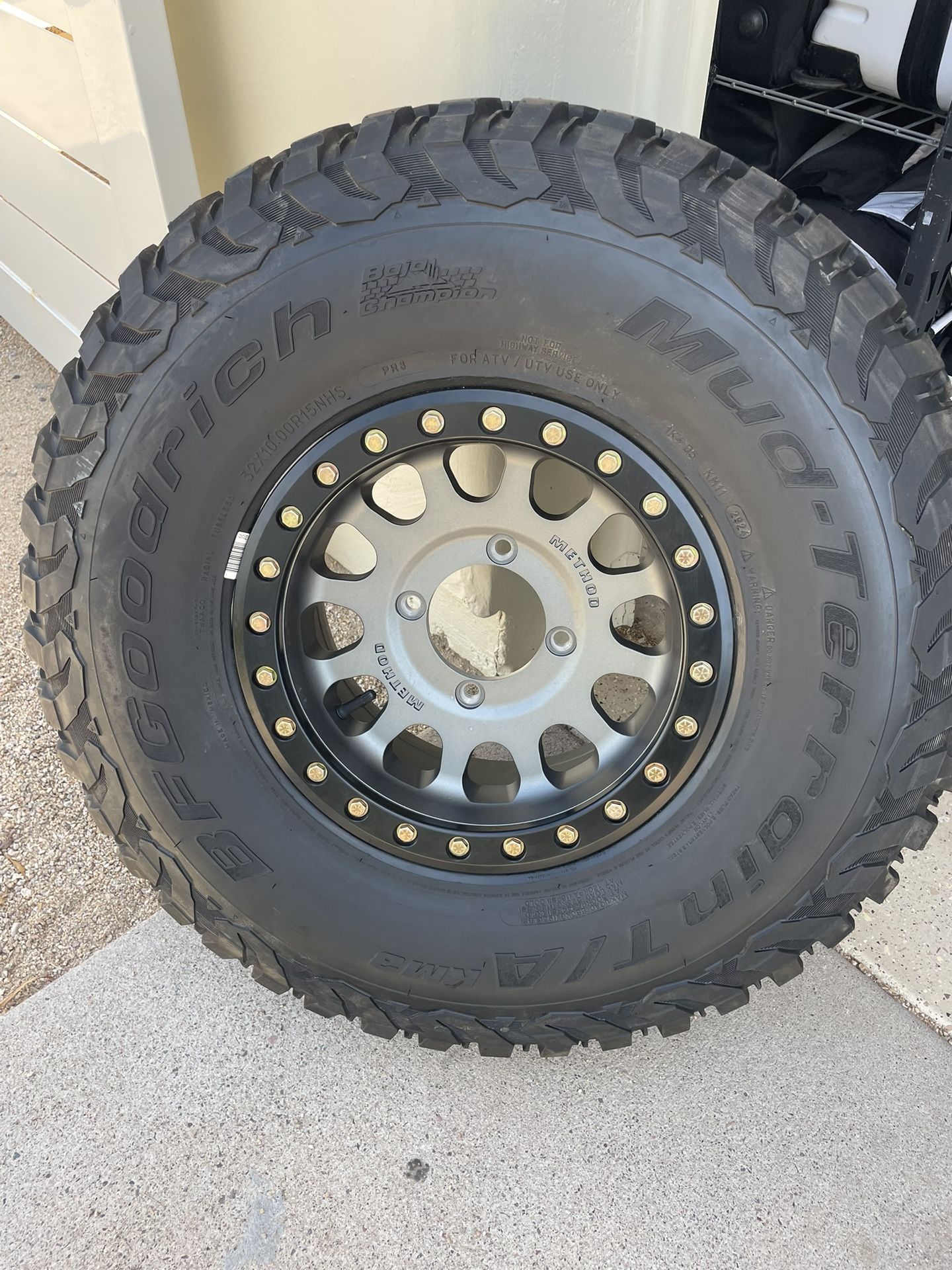 Method Wheel And BFG KM3 Tire 32x10x15 Can-Am