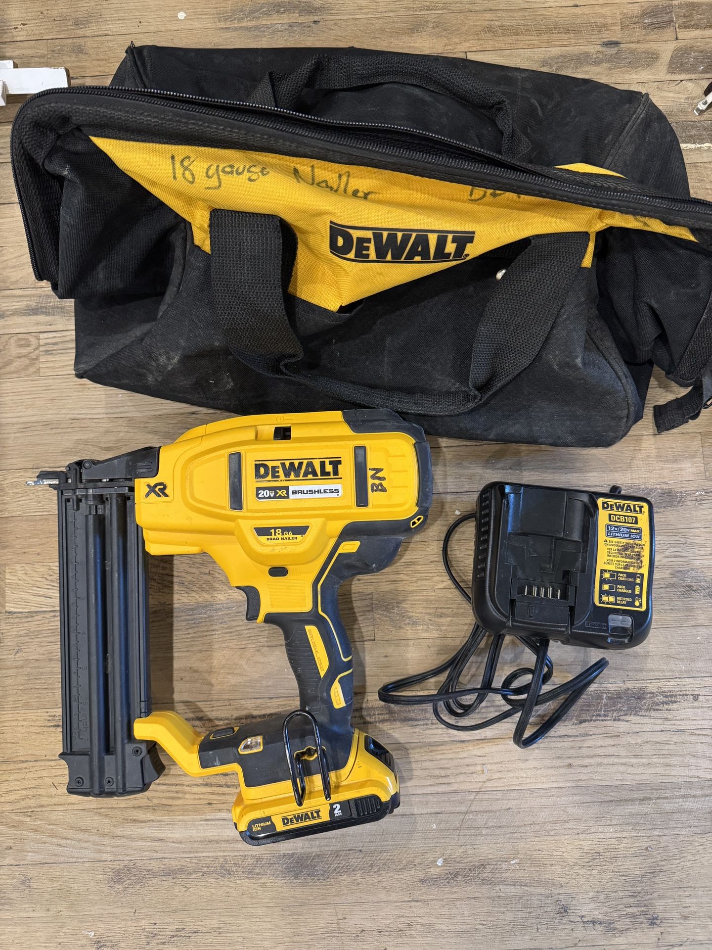 DeWalt 20V XR Brushless 18-Gauge Brad Nailer Kit – DCN680 (Battery + Charger + Bag)
