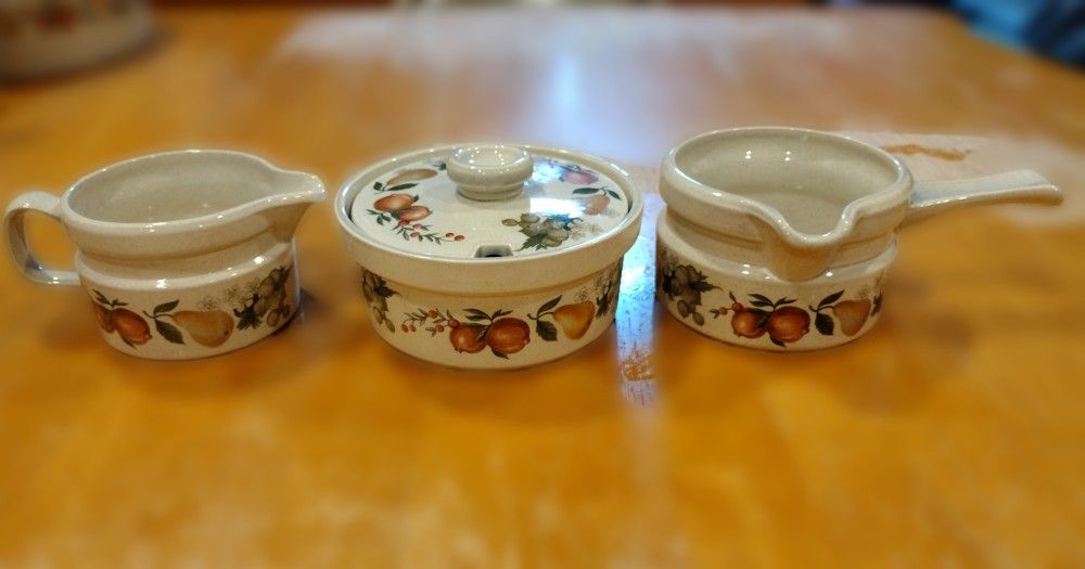 Wedgwood Quince Cream Sugar Bowl And Gravy Boat Set