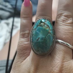 Sterling Silver Vintage Large Heavy Turqoise Ring.