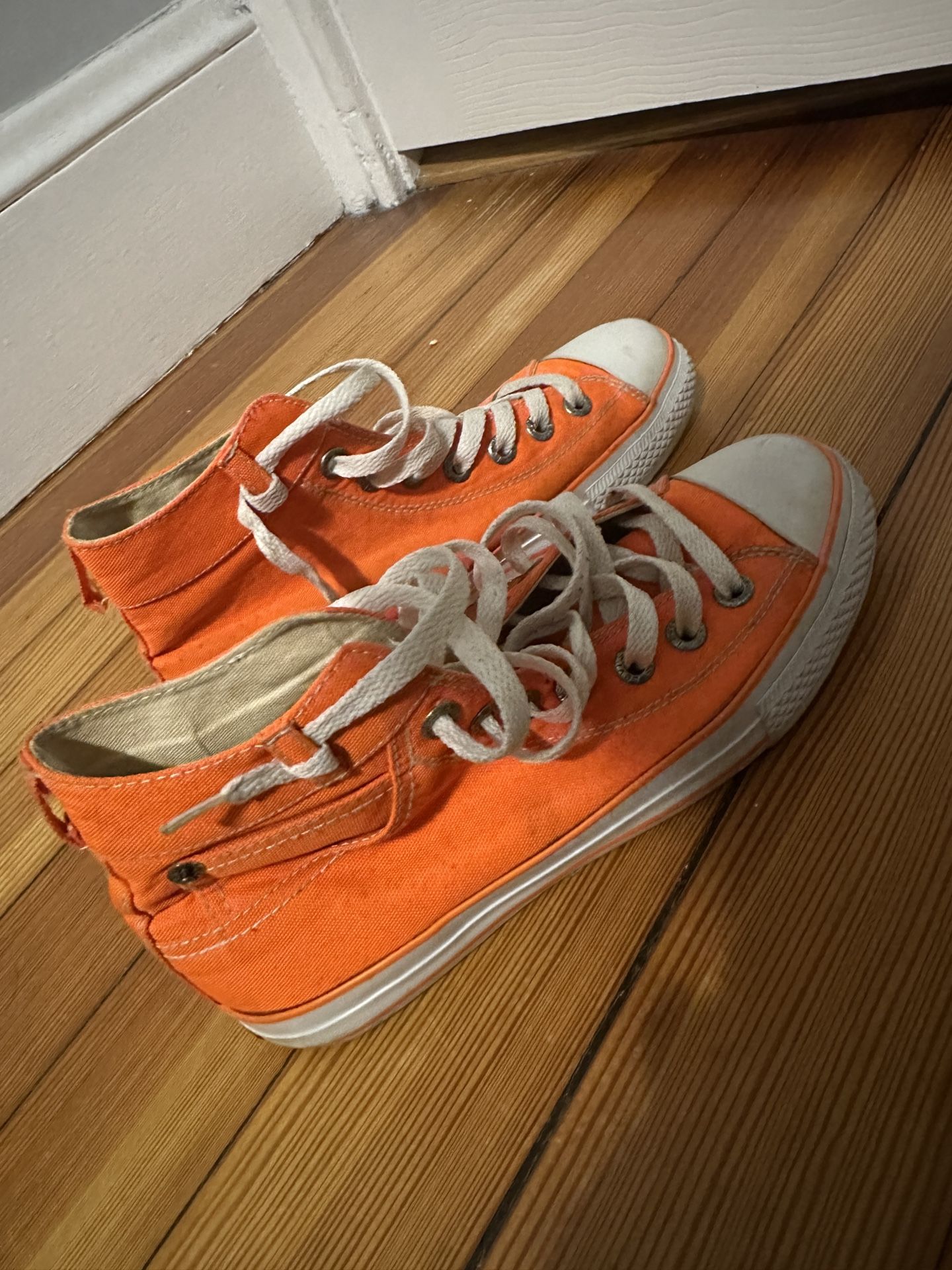 Size 8.5 Levis x Converse $25