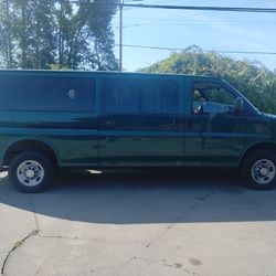2007 Chevrolet Express Van 15 Passanger