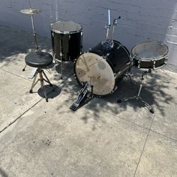 pearl roadshow drum set Musical Instrument