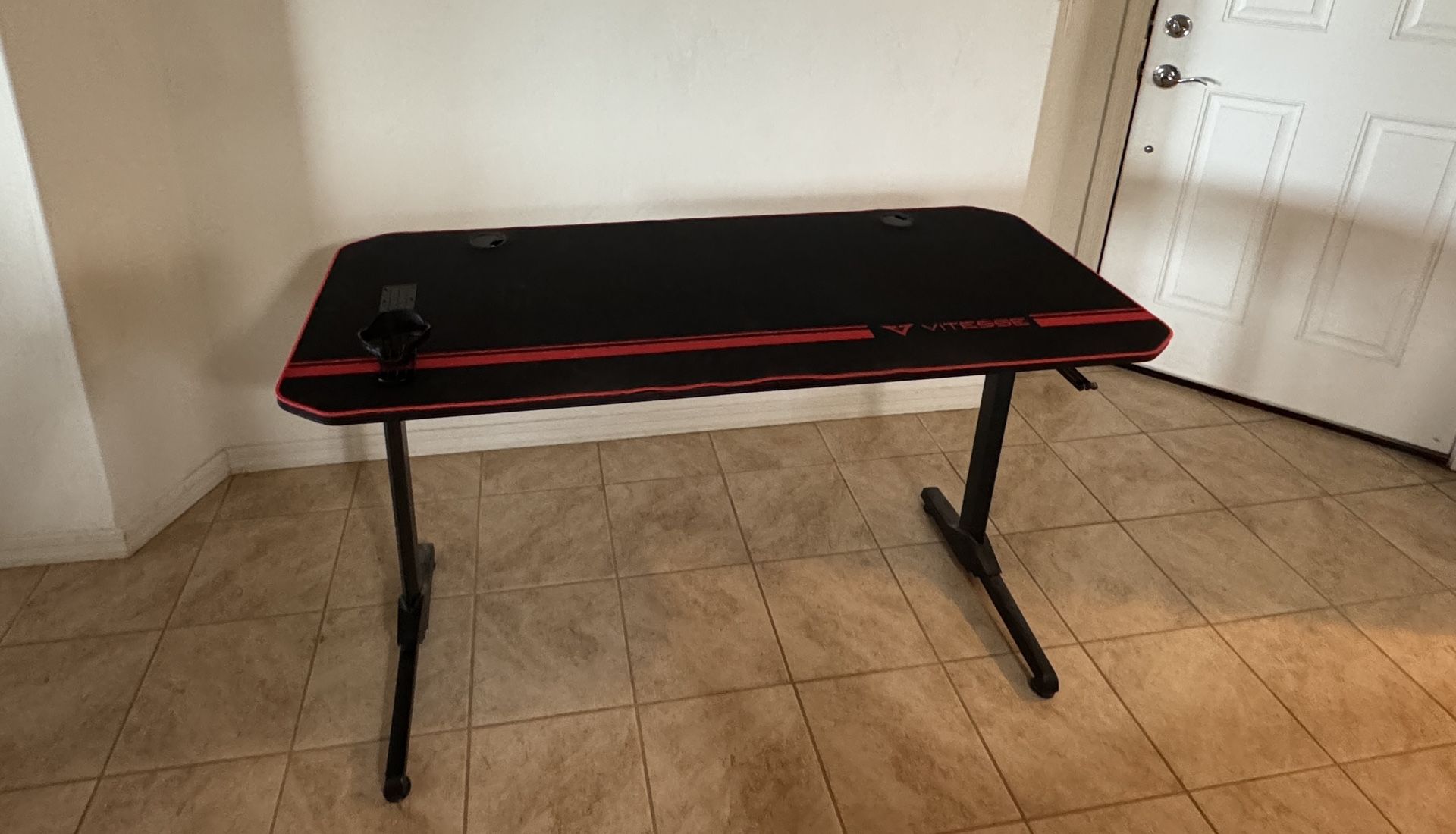 Vitesse Gaming Desk