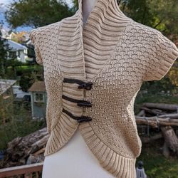 The Eagle’s Eye Sweater Vest Girls Size M (10-12)

Also fits a women's Small


